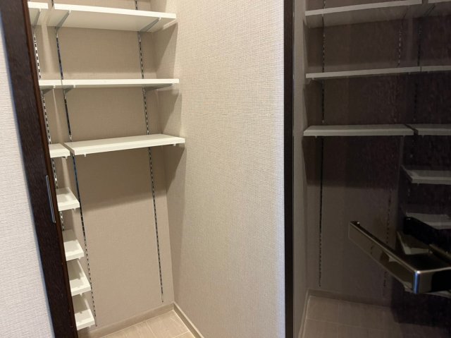 玄関　居住中の為別部屋参考