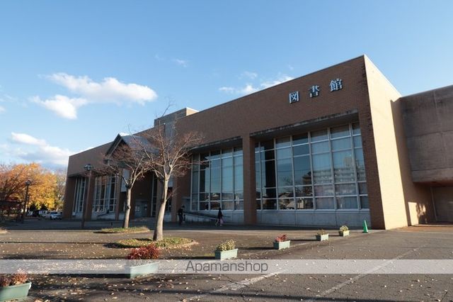 図書館　長岡市立中央図書館（図書館）まで1100m