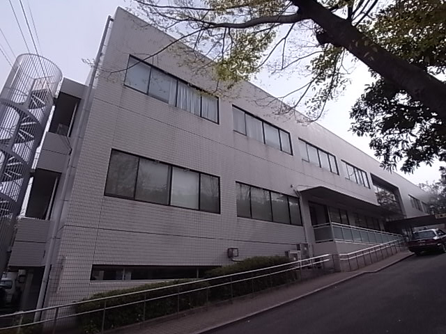 病院　総合病院（病院）まで704m