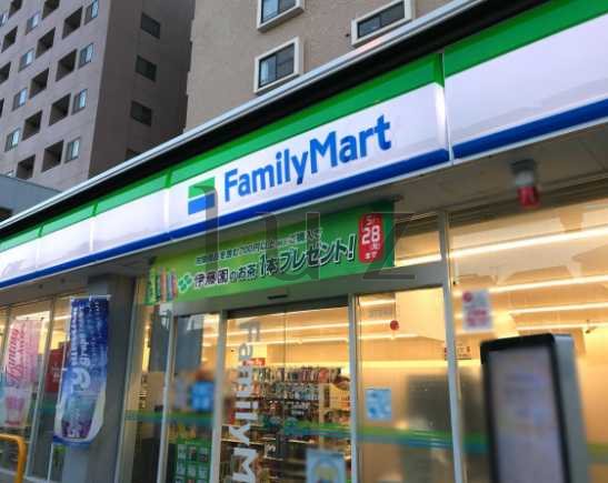 コンビニ　ファミリーマート アスロード横浜生麦店（コンビニ）まで110m