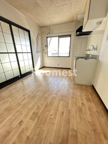 シャイニーKの居間写真