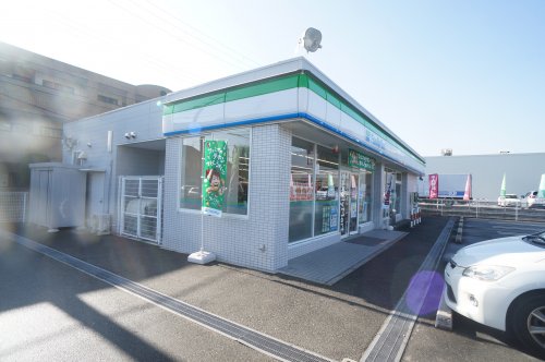 コンビニ　ファミリーマート 宝塚安倉中店（コンビニ）まで373m