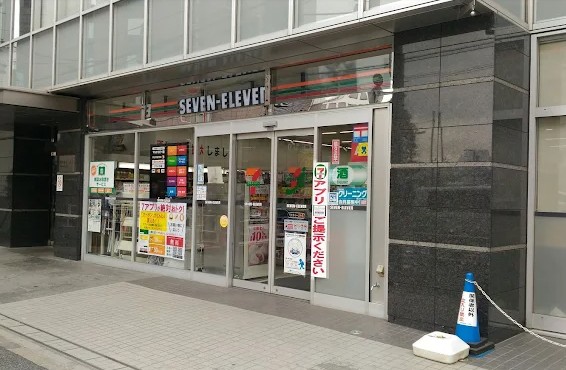 コンビニ　セブンイレブン代々木イースト店（コンビニ）まで176m