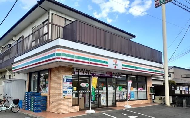 コンビニ　セブンイレブン伊勢原峰岸店（コンビニ）まで550m