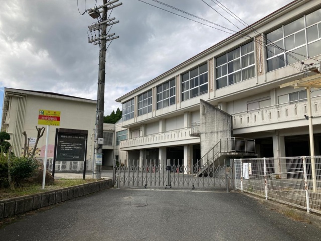 小学校　西脇市立桜丘小学校（小学校）まで400m