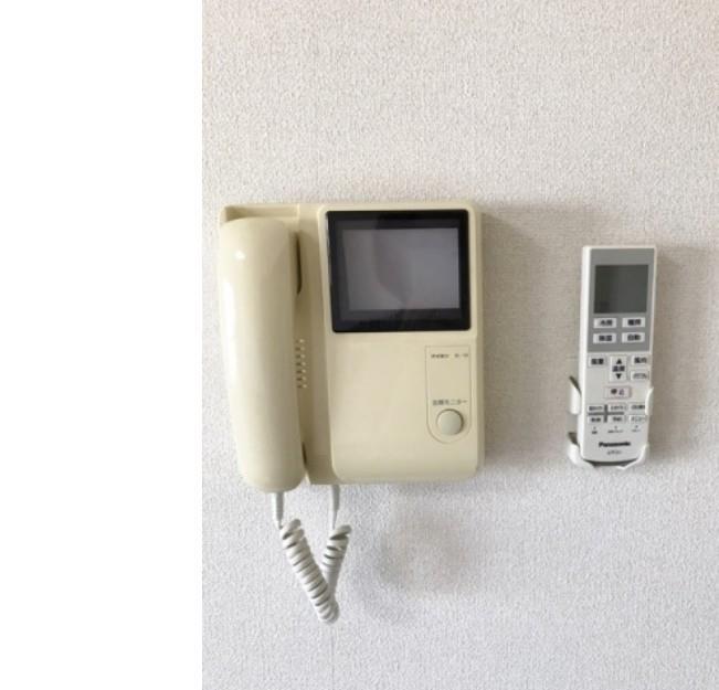 セキュリティ　急な来客時にも安心のモニター付きドアホン完備！