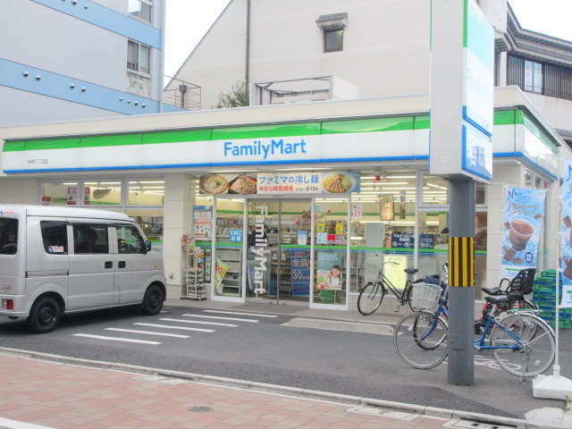 コンビニ　ファミリーマート板橋三丁目店（コンビニ）まで352m