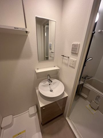 洗面設備　ゆったりとスペースのある洗面所