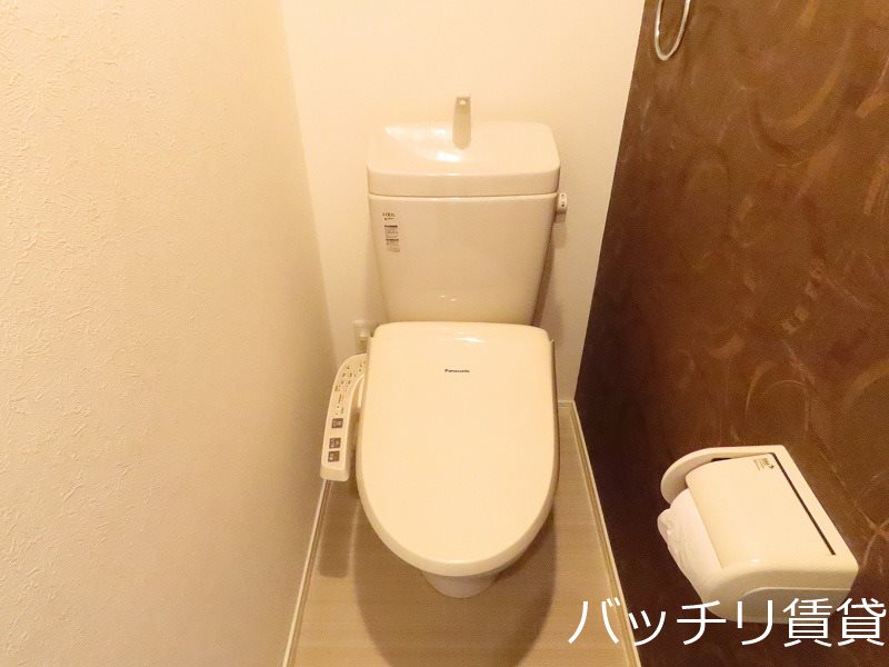 トイレ　画像は別号室タイプの為、現状を優先致します。