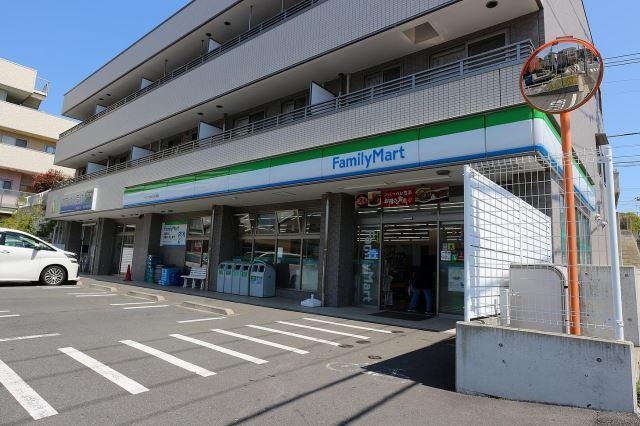コンビニ　ファミリーマートサンズすみれが丘南店（コンビニ）まで404m