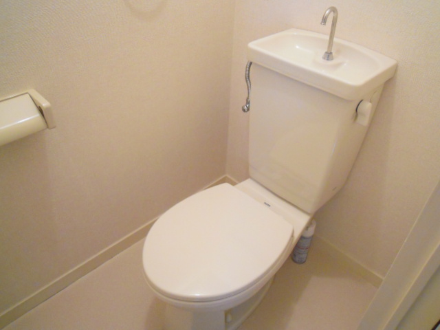 ＪＲ山手線 駒込駅 徒歩4分 5階建 築39年のトイレ写真