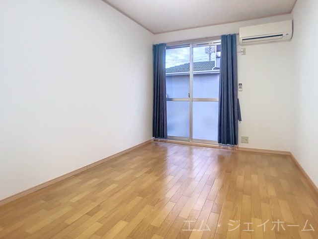 グランドール塚町の居間写真