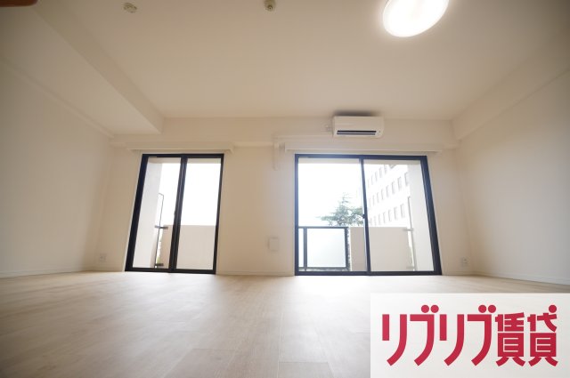 ＪＲ総武線 西千葉駅 徒歩11分 14階建 築28年の居間写真