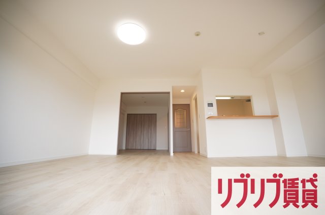 ＪＲ総武線 西千葉駅 徒歩11分 14階建 築28年の居間写真