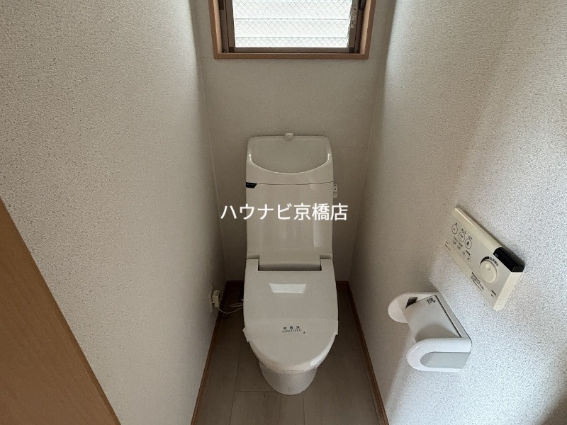 ＪＲおおさか東線 城北公園通駅 徒歩5分 3階建 築17年のトイレ写真