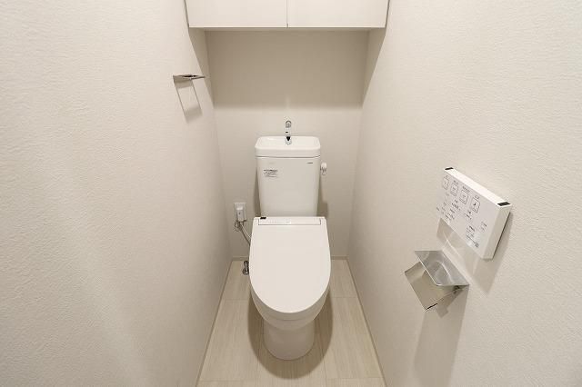 トイレ　■温水洗浄便座■収納付き