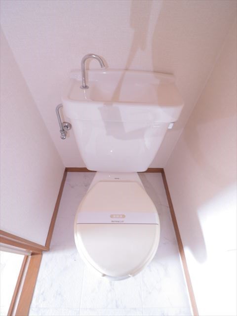 東京メトロ東西線 浦安駅 徒歩15分 2階建 築38年のトイレ写真