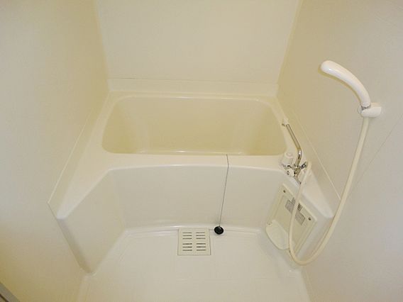 バス・シャワールーム　コンパクトで使いやすいお風呂です