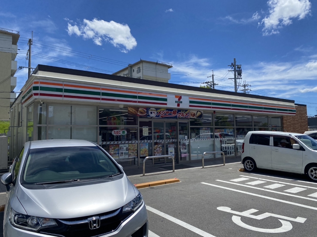 コンビニ　セブンイレブン 枚方香里ヶ丘店（コンビニ）まで519m