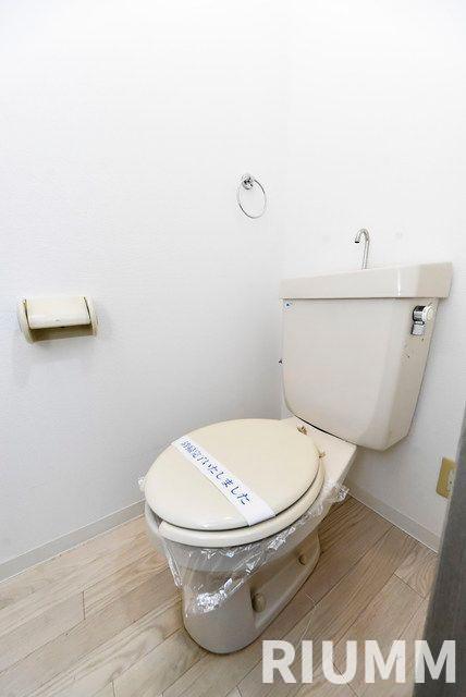 都営浅草線 馬込駅 徒歩9分 3階建 築31年のトイレ写真