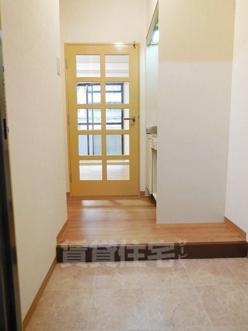 地下鉄谷町線 南森町駅 徒歩11分 7階建 築55年の玄関写真