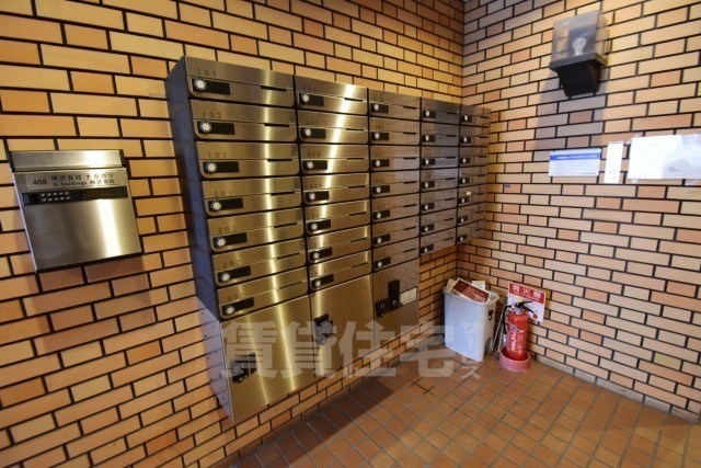 地下鉄谷町線 南森町駅 徒歩11分 7階建 築55年の外観写真
