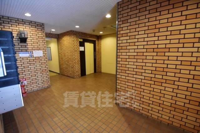 地下鉄谷町線 南森町駅 徒歩11分 7階建 築55年の外観写真