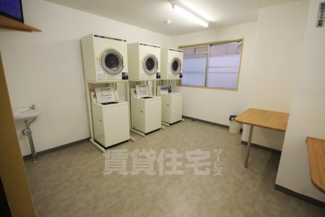 地下鉄谷町線 南森町駅 徒歩11分 7階建 築55年の外観写真