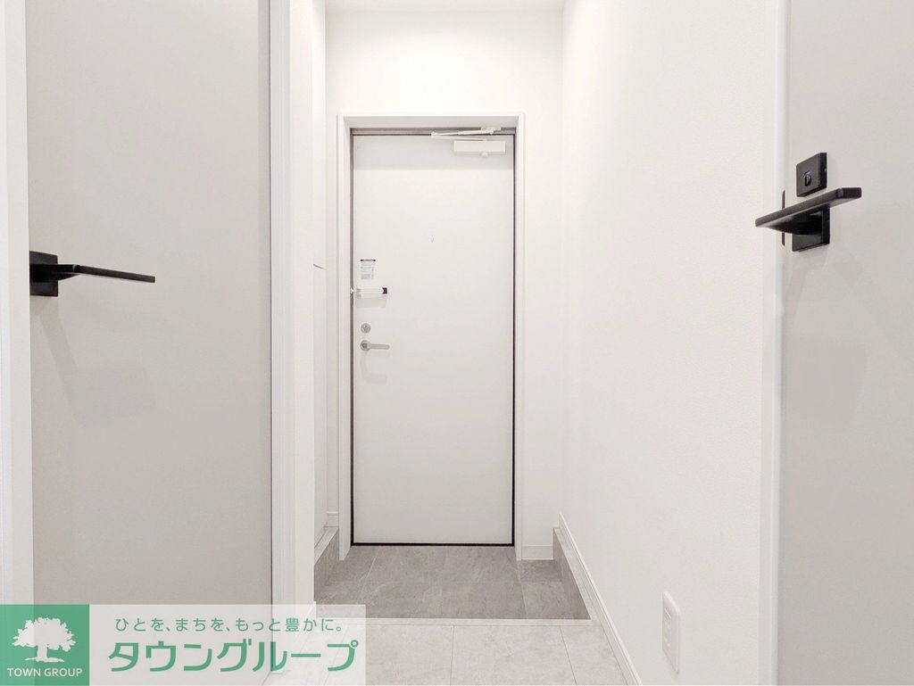 プラスドア目白台の玄関写真