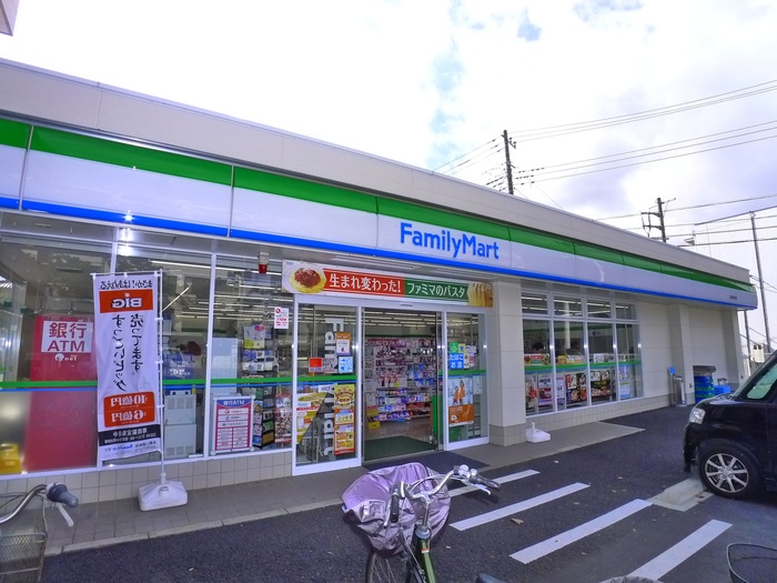 コンビニ　ファミリーマート（コンビニ）まで222m