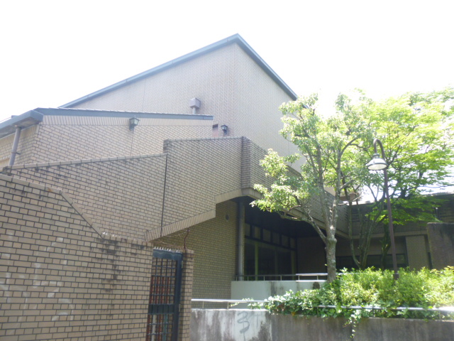 図書館　枚方市立御殿山図書館（図書館）まで574m