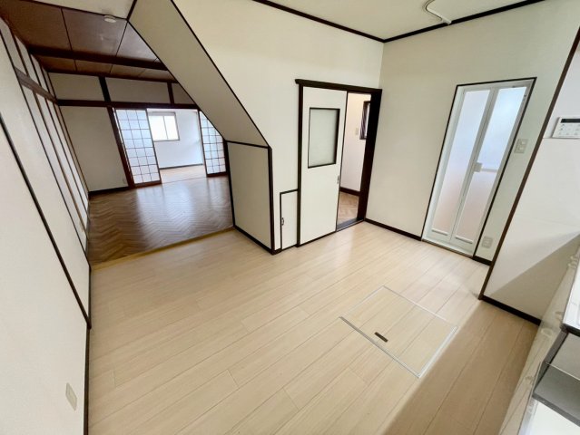 天美北5丁目貸家の居間写真