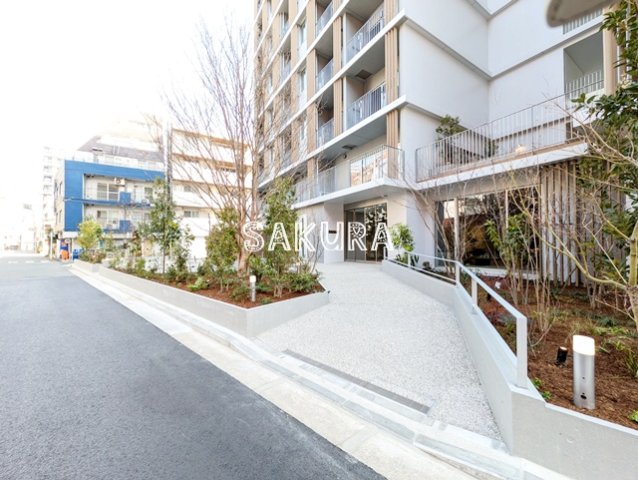 エントランス　お洒落な建物デザイン♪