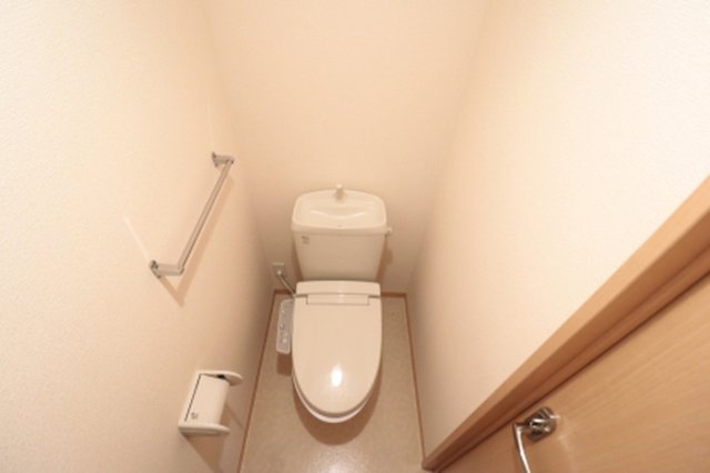 ＪＲ磐越西線 郡山富田駅 徒歩13分 2階建 築21年のトイレ写真