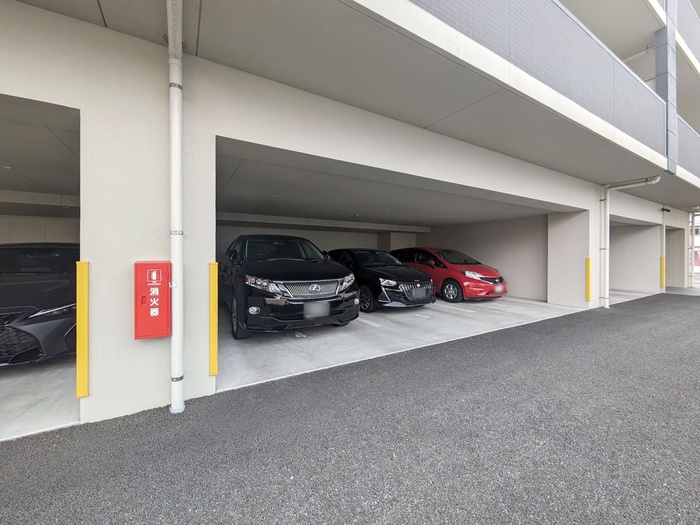 駐車場　駐車場に車を止められます