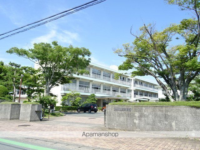 中学校　篠原中学校（中学校）まで296m