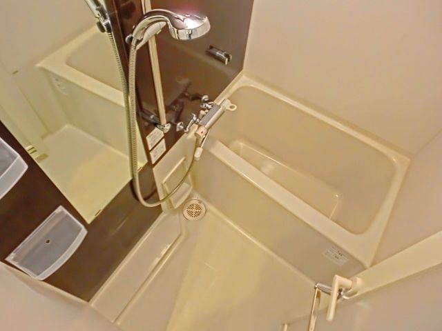 バス・シャワールーム　浴室乾燥機付きバスルーム