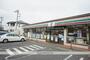 コンビニ　セブンイレブン（コンビニ）まで1102m