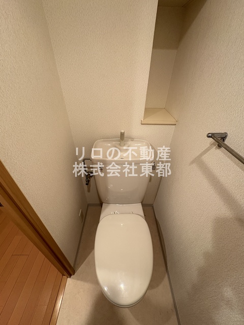トイレ　白基調で清潔感のあるトイレです♪