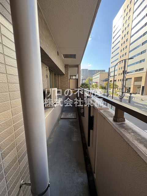 バルコニー　お天気のいい日は洗濯物も気持ちよく干せますね！