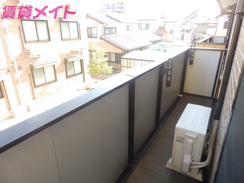 バルコニー　同物件別部屋反転写真