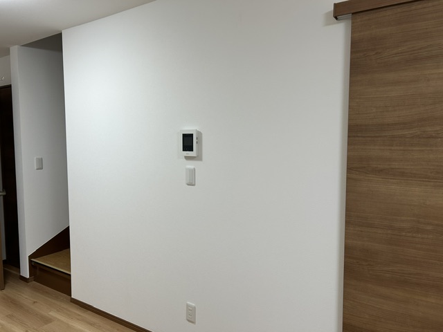 玄関　1F　インターフォン