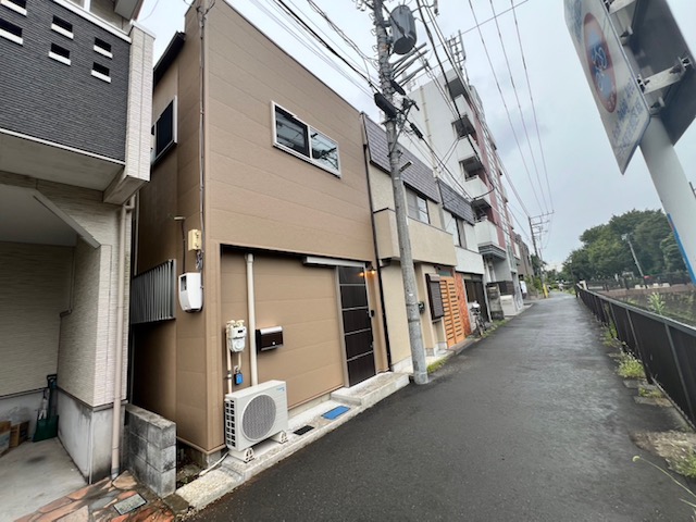 エントランス　外観もきれいです