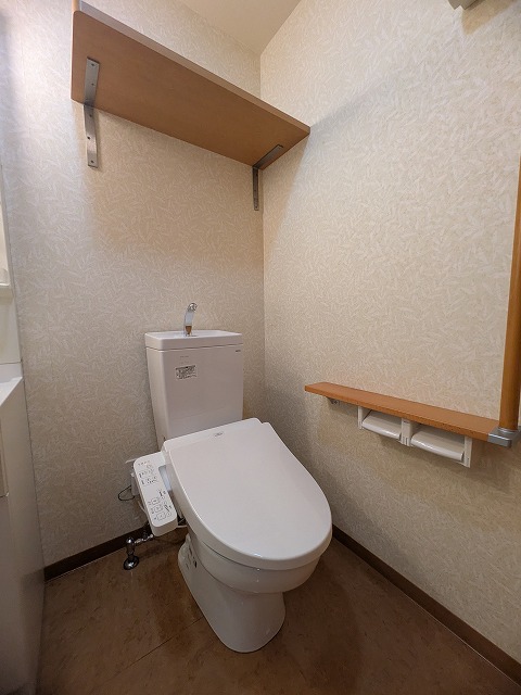 トイレ　同物件別号室のものです。