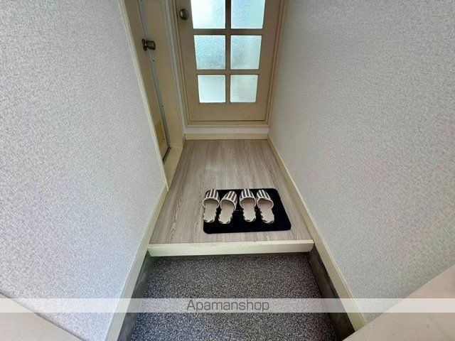 プラザドゥモーリスB棟の玄関写真