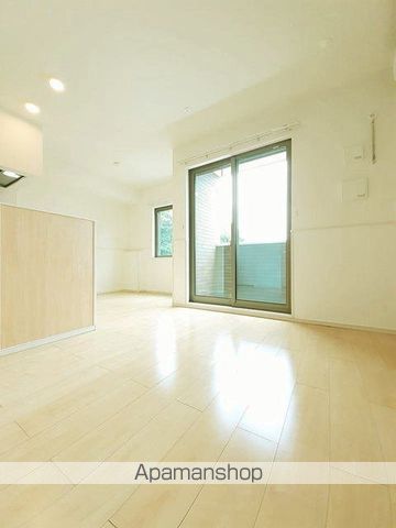 ワイズ ガーデン Iの居間写真