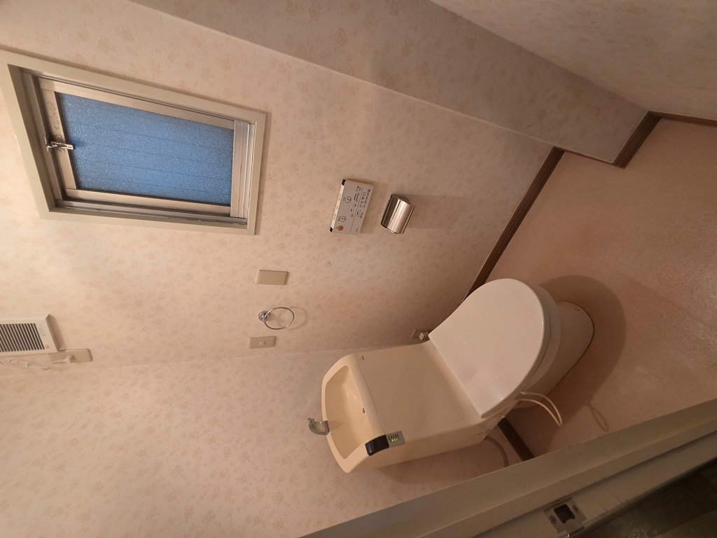栄町貸家のトイレ写真