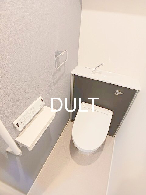 ＪＲ常磐線 三河島駅 徒歩10分 5階建 築3年のトイレ写真