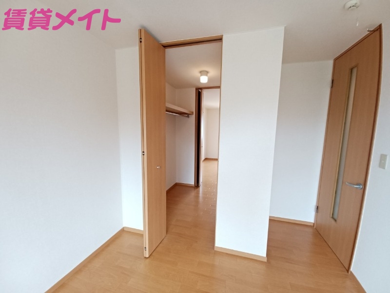 収納　同物件別室反転タイプ画像