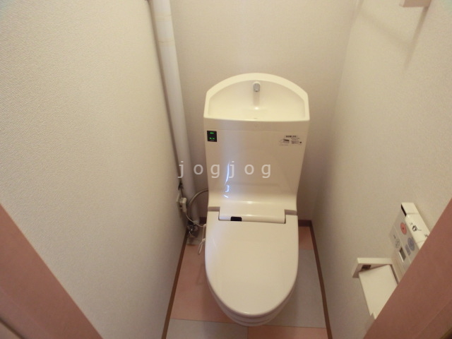 トイレ　シャワートイレ付きです。